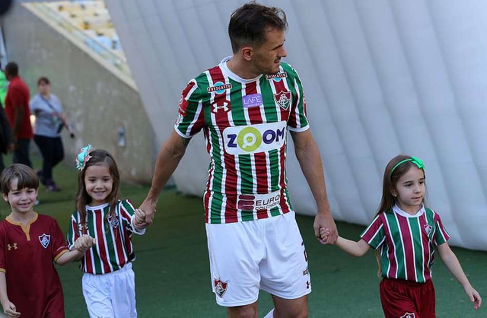 Com futuro indefinido, Lucas quer 2018 do ‘jeito que a torcida merece’