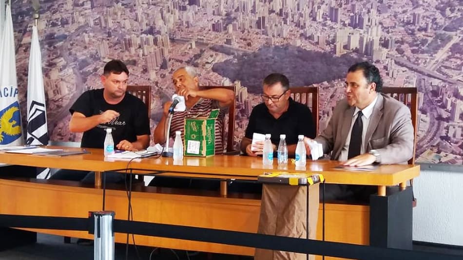 Oposição consegue adiar eleição na Ponte Preta para sexta-feira