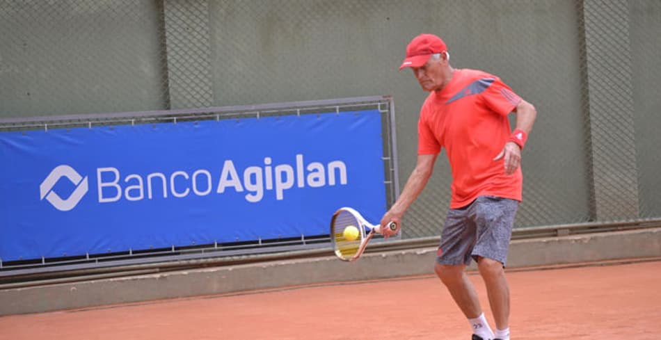 Favoritos estreiam nesta quarta no Seniors de Porto Alegre