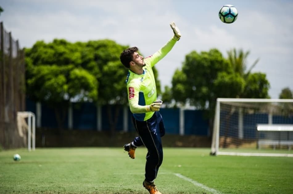 Provável titular contra o Botafogo, Rafael planeja “fechar o ano com vitória”