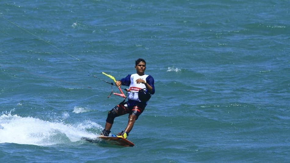 Brasil na luta por medalha no Mundial Jovem de kiteboarding