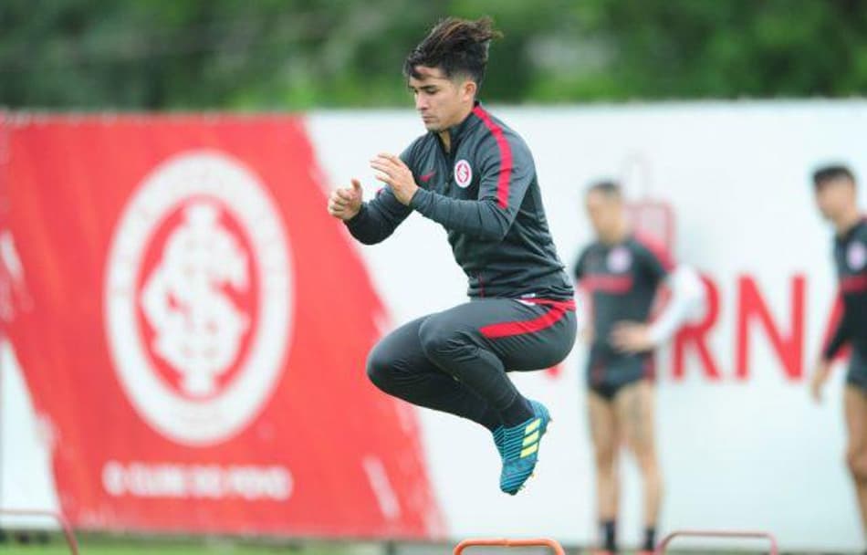 Dirigente do Bétis descarta proposta do Colo-Colo por Felipe Gutiérrez