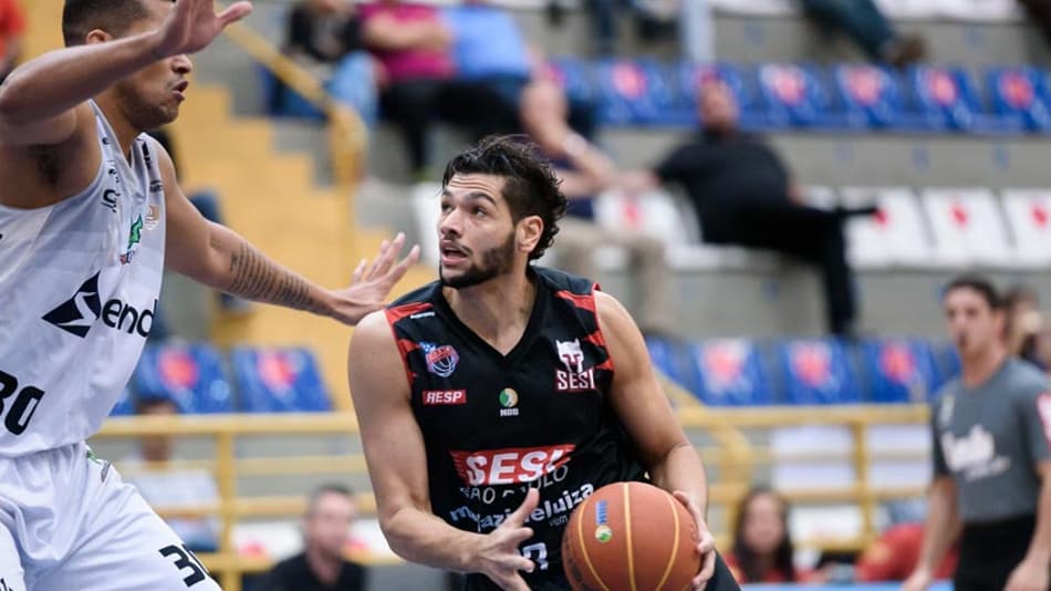 Franca acaba com sequência de vitórias do Flamengo no NBB