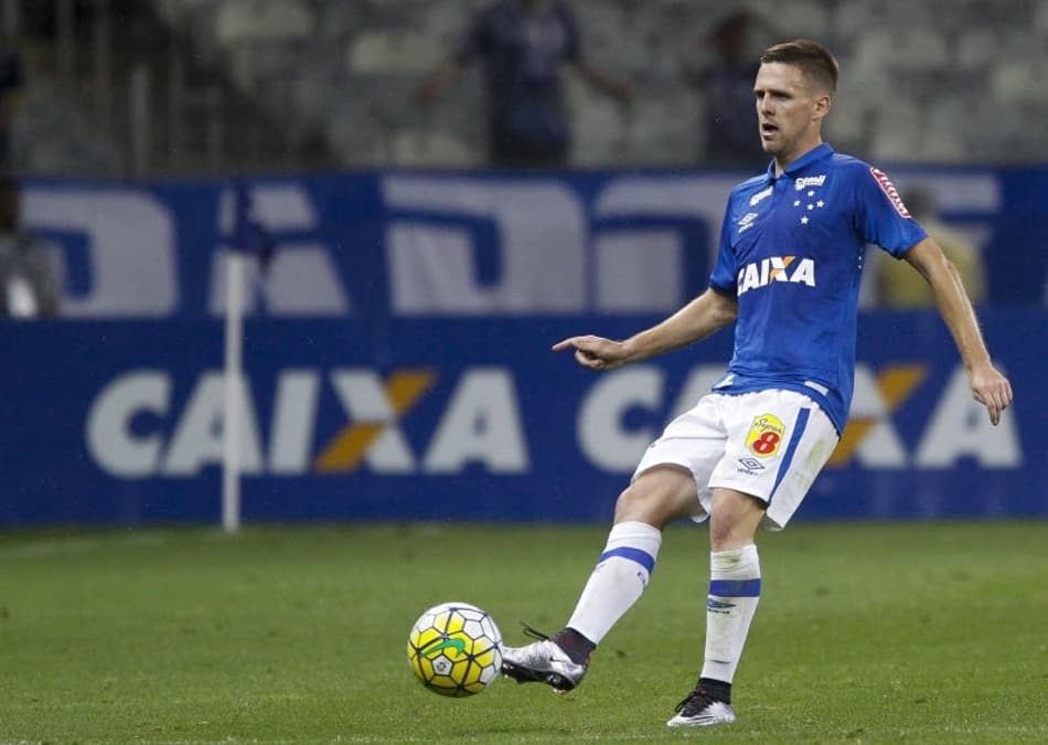 Ezequiel faz análise positiva da temporada no Cruzeiro