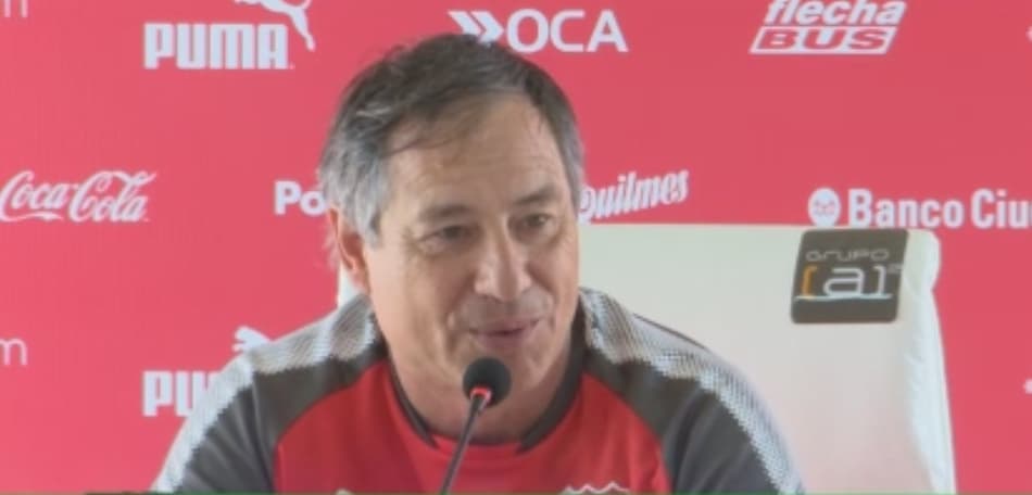 Gigante sul-americano oficializa a chegada do técnico Ariel Holan