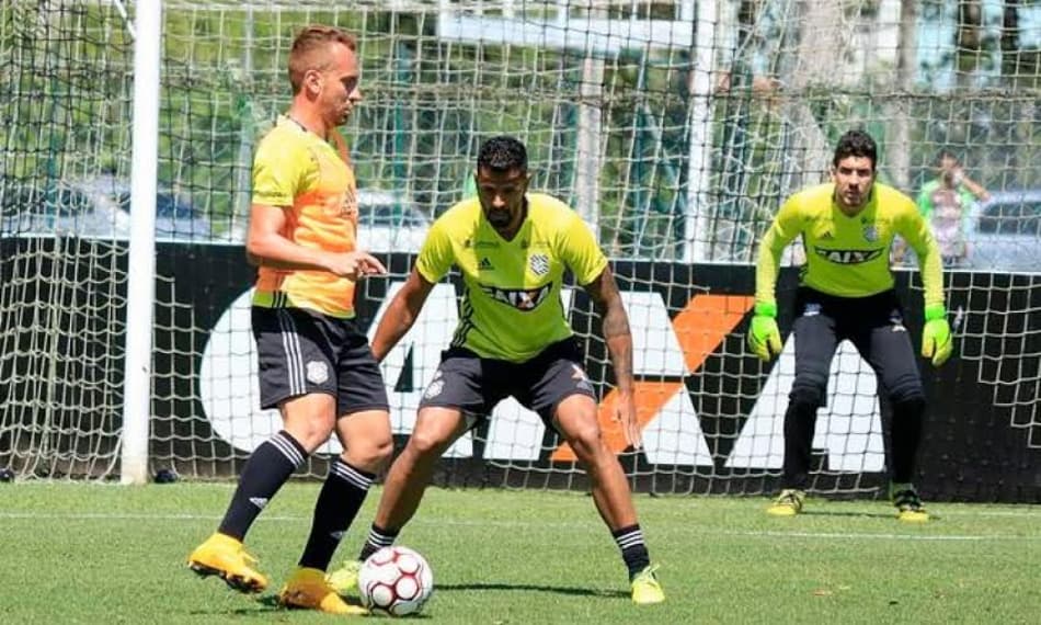 Zé Love projeta Figueirense voltando à Série A em 2018