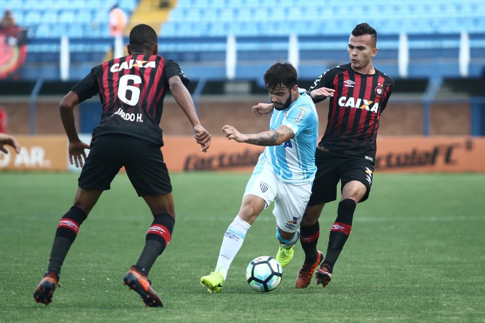 João Paulo lamenta rebaixamento do Avaí mas garante que não faltou garra dos jogadores