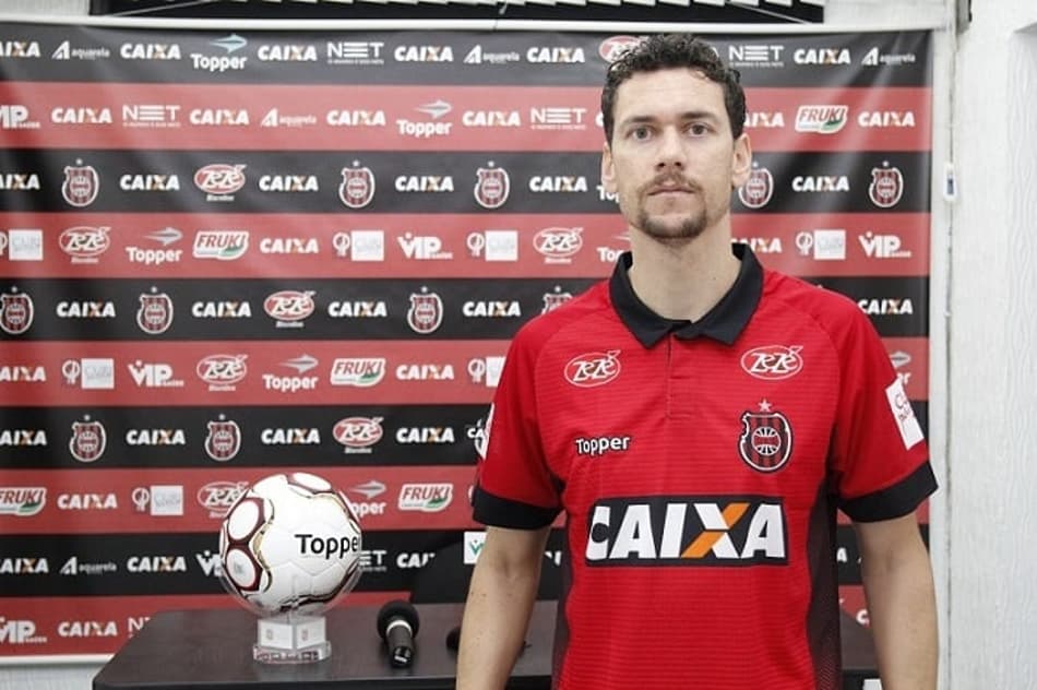 Antes espectador, Gustavo Bastos agora reforça o Brasil de Pelotas em campo