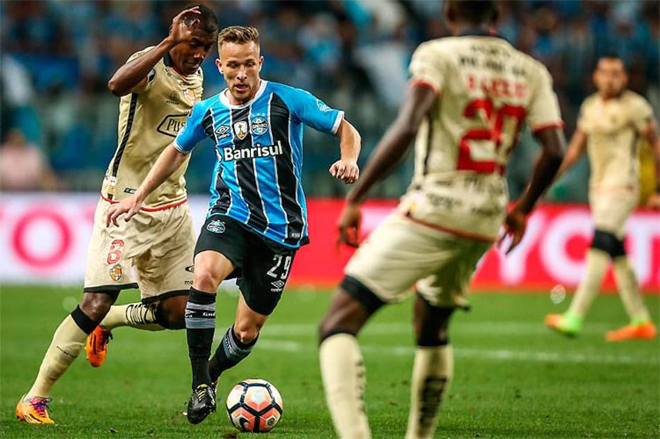 Blog do Bechler: Arthur fica mais distante do Barcelona