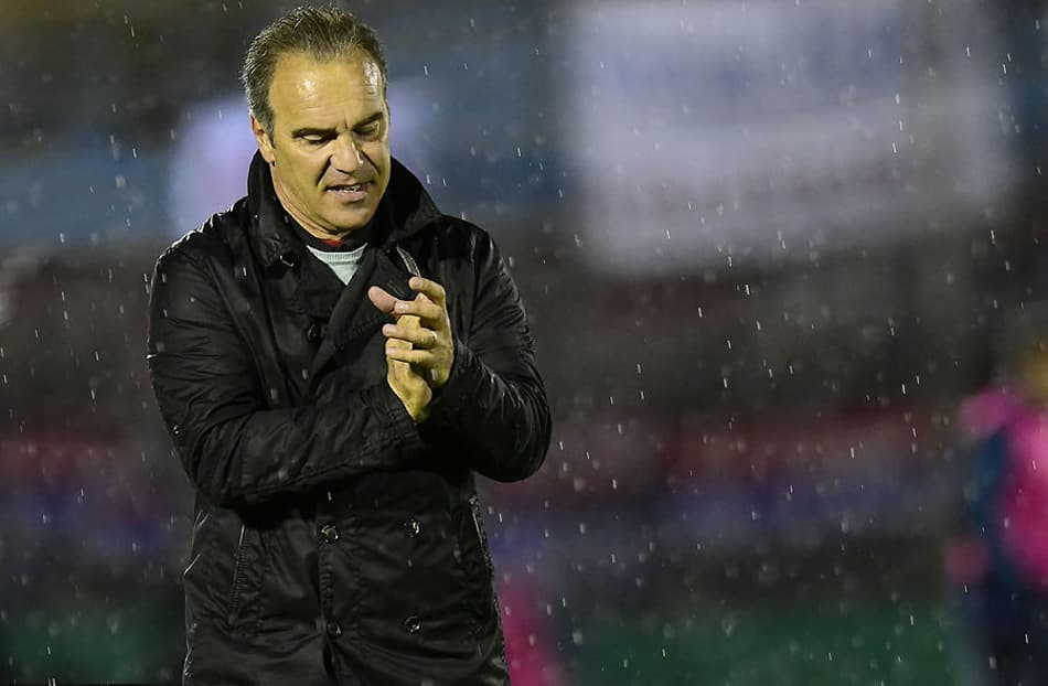 Ameaçado de rebaixamento, gigante da América sonha com técnico recém-demitido
