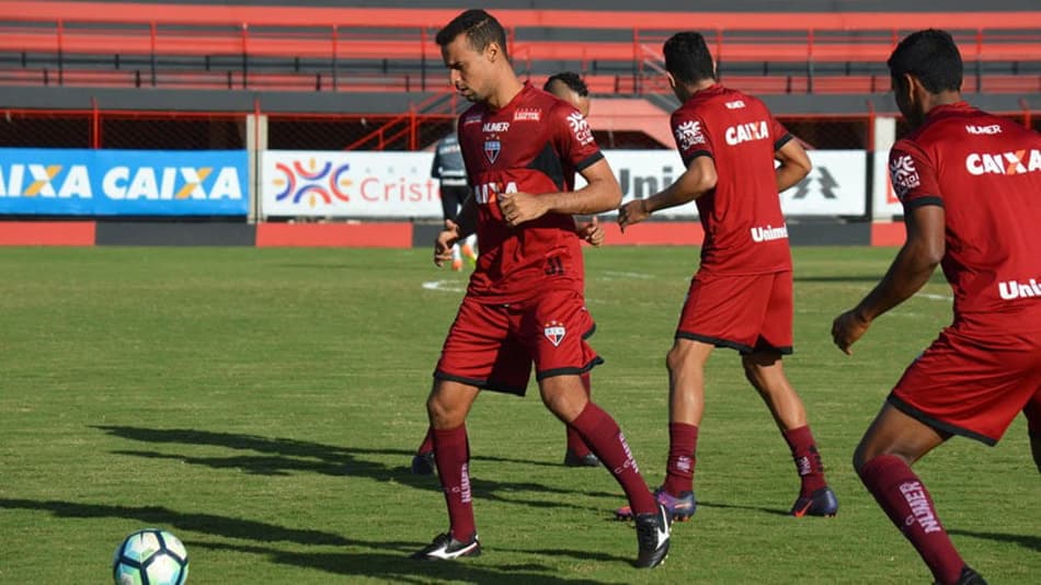 Zagueiro Gilvan está de saída do Atlético-GO