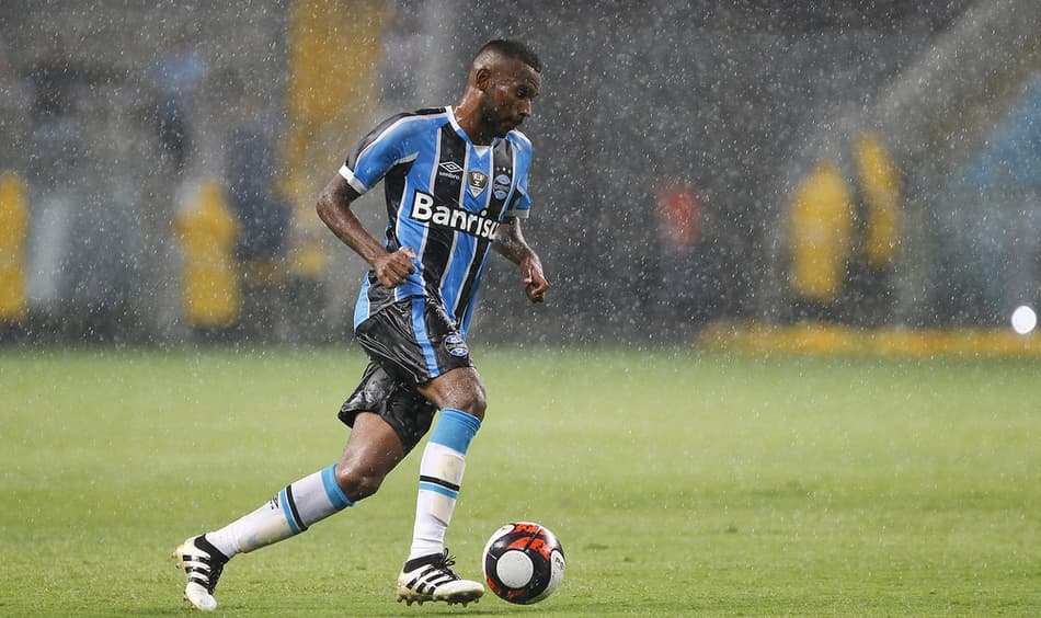 Grêmio anuncia Leonardo no lugar de Arthur na lista do Mundial de Clubes