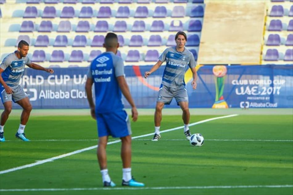 Grêmio realiza o primeiro treino nos Emirados Árabes