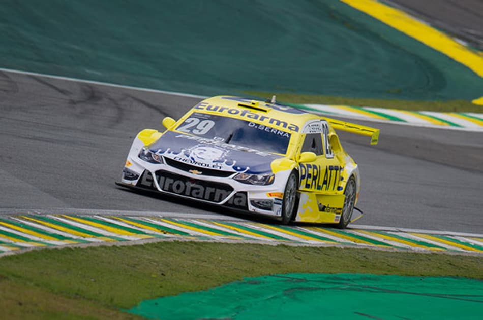 Stock Car: Daniel Serra é campeão de 2017 em corrida vencida por Ricardo Maurício
