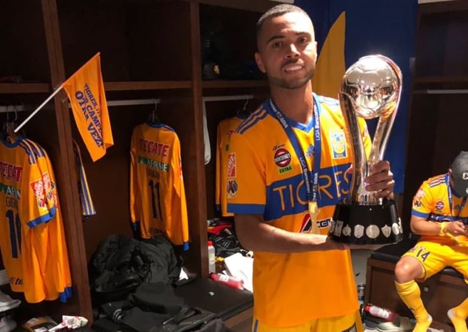 Em jogo “com muita coisa envolvida”, Rafael Carioca comemora primeiro título mexicano