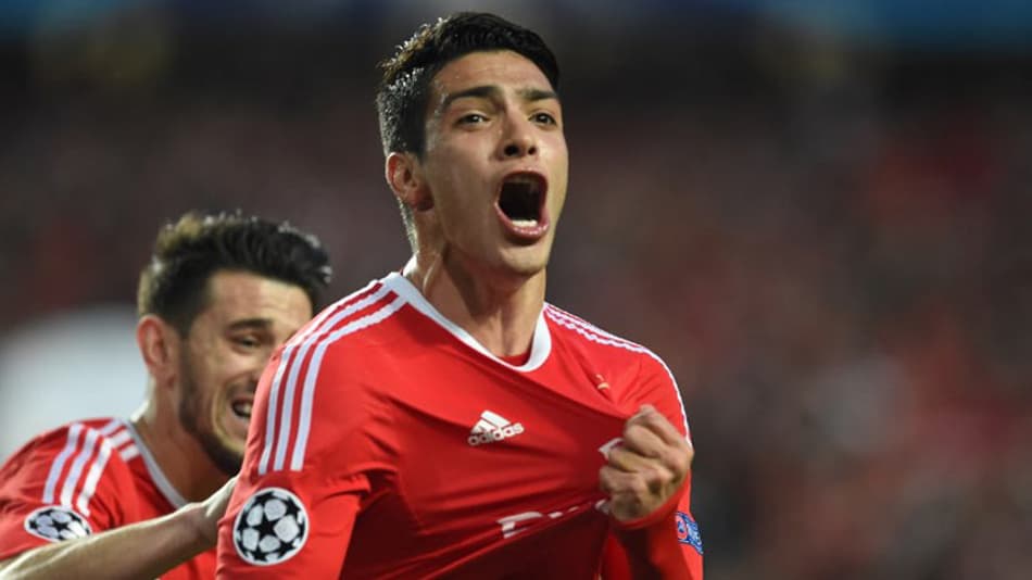 Wolverhampton anuncia a chegada de Raúl Jiménez, do Benfica