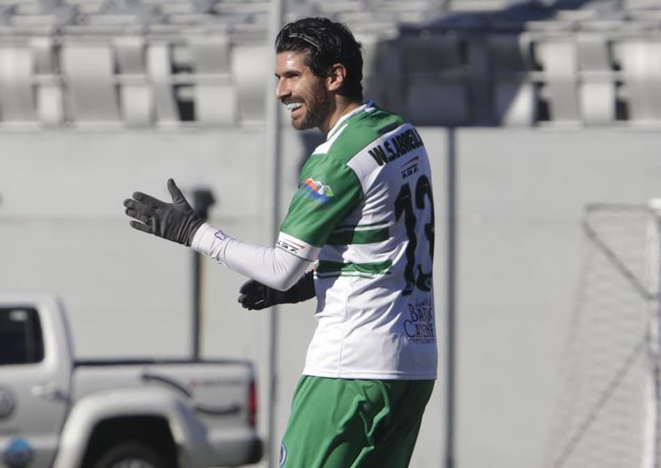 Sem clube, Loco Abreu estuda proposta de times chilenos