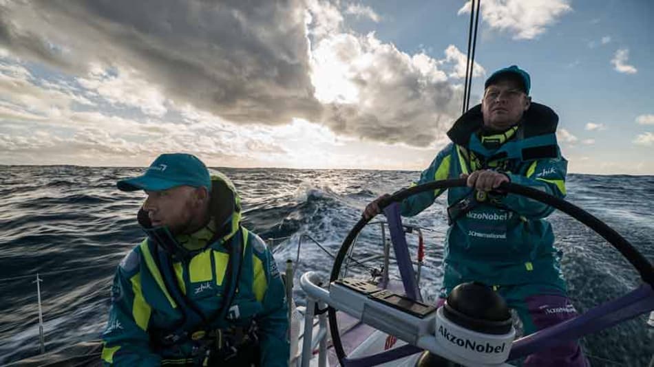 Barco de Martine e chineses acirram a disputa na quarta etapa da Volvo