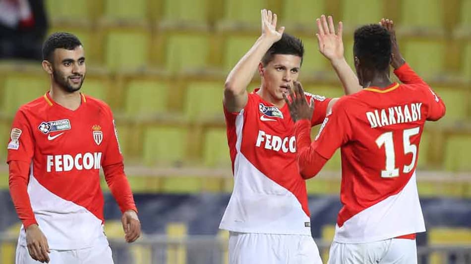 Com golaço de Falcao, Monaco avança às quartas da Copa da Liga