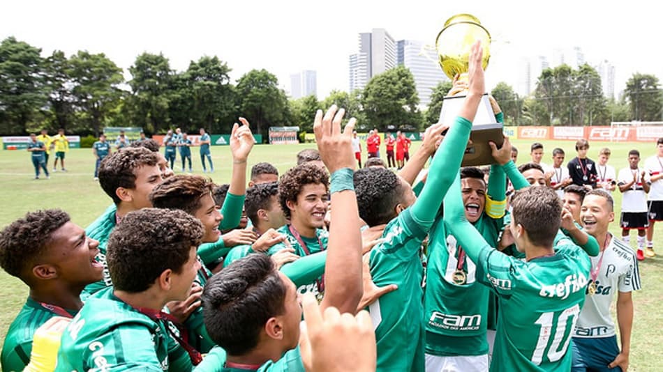 Goleiro pega dois pênaltis, e Verdão é campeão sub-14 diante do São Paulo