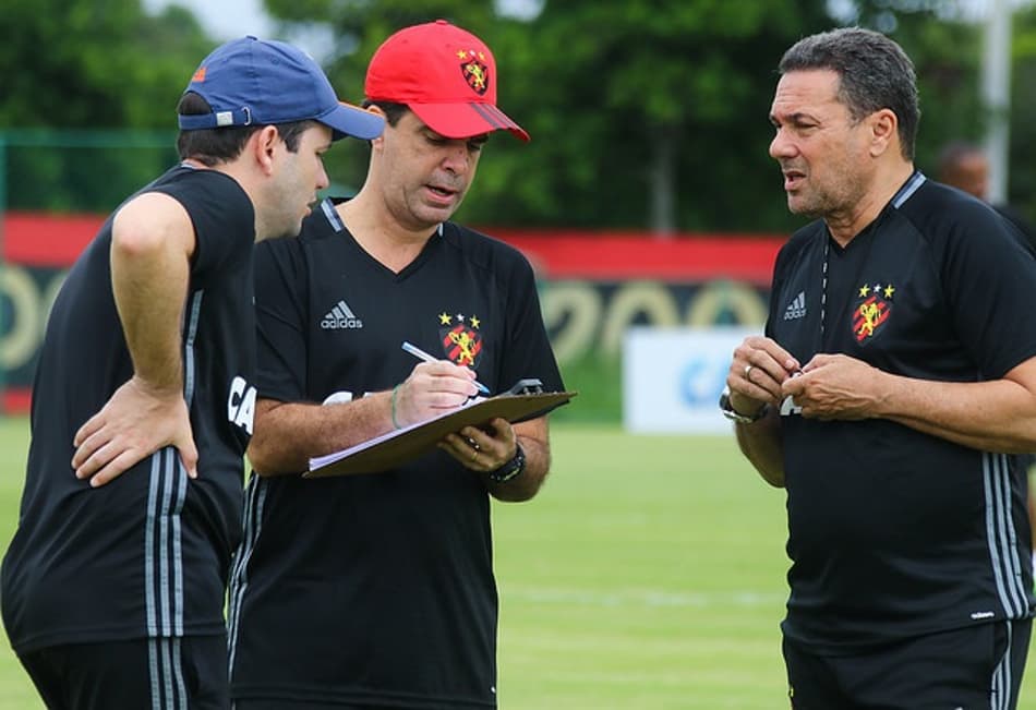 Cruzeiro anuncia Júnior Lopes como novo auxiliar técnico