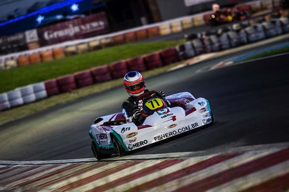 Equipe de Rubens Barrichello lidera warmup antes do classificatório das 500 Milhas