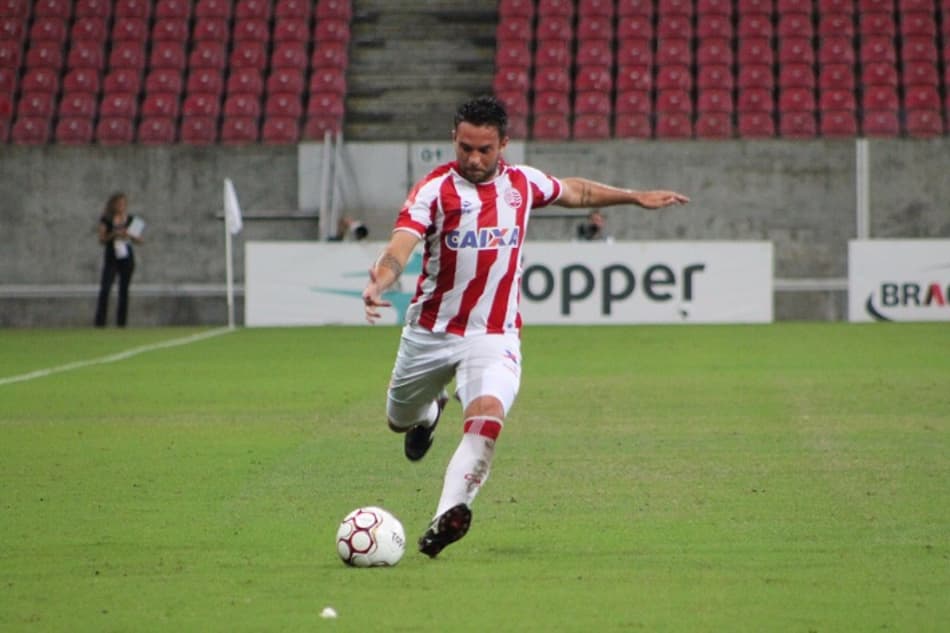 Campeão Mundial em 2012, meia Giovanni acerta com o Goiás