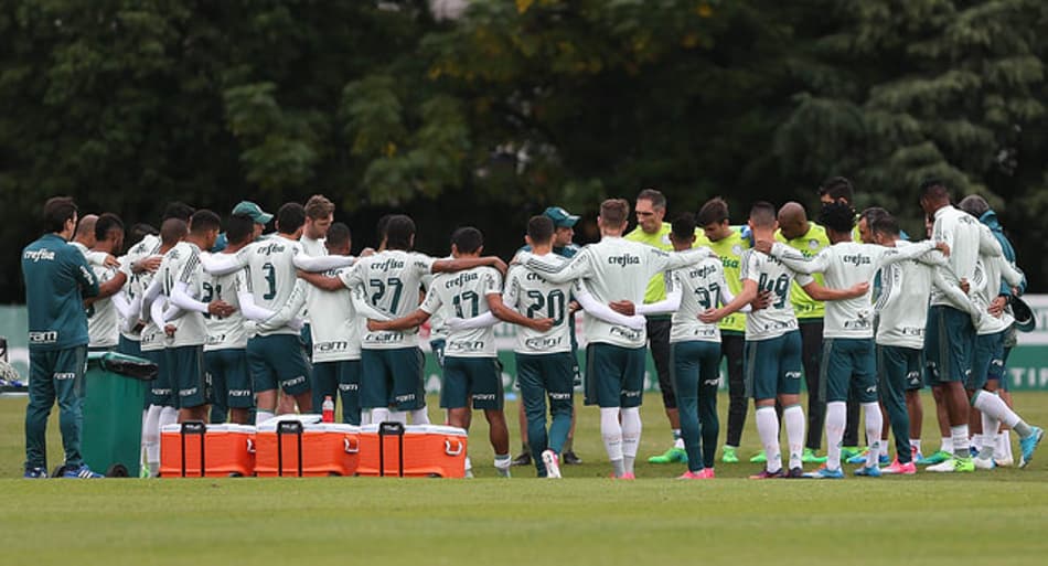 Elenco do Palmeiras reunido durante a temporada