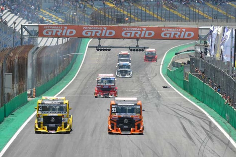 VW-Man leva o tri de montadoras da Copa Truck