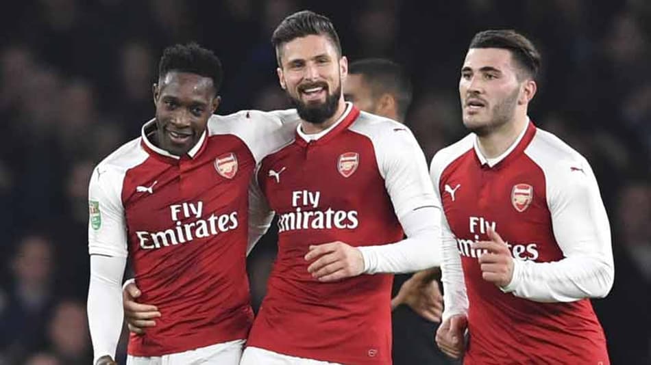 Arsenal vence clássico londrino e avança à semifinal da Copa da Liga