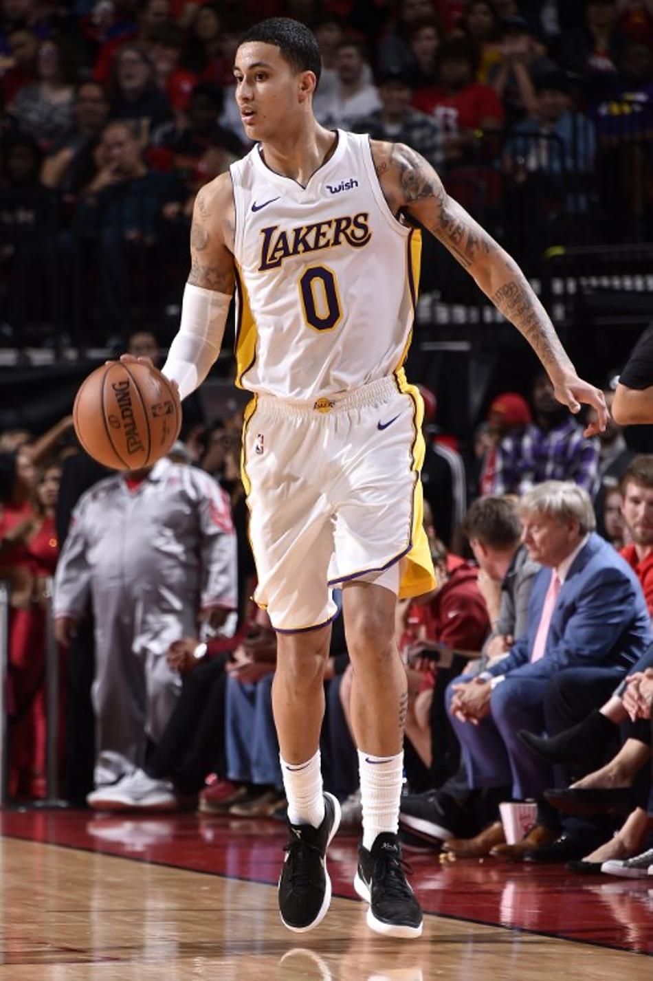 "Arremesse até ficar quente", prega Kyle Kuzma sobre má pontaria do Lakers
