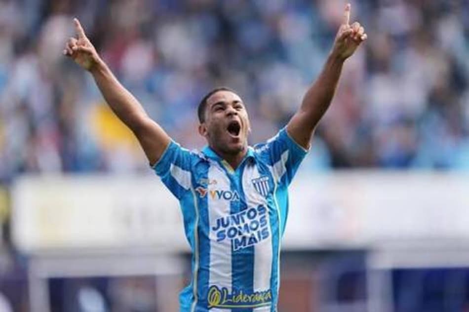Luto no futebol! Renanzinho, volante do Avaí, morre aos 20 anos