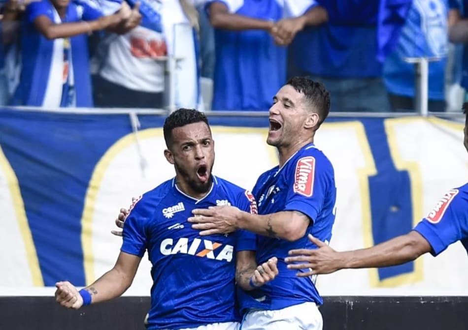 Rafinha é punido com um jogo de suspensão por desrespeitar árbitro durante jogo contra o Botafogo