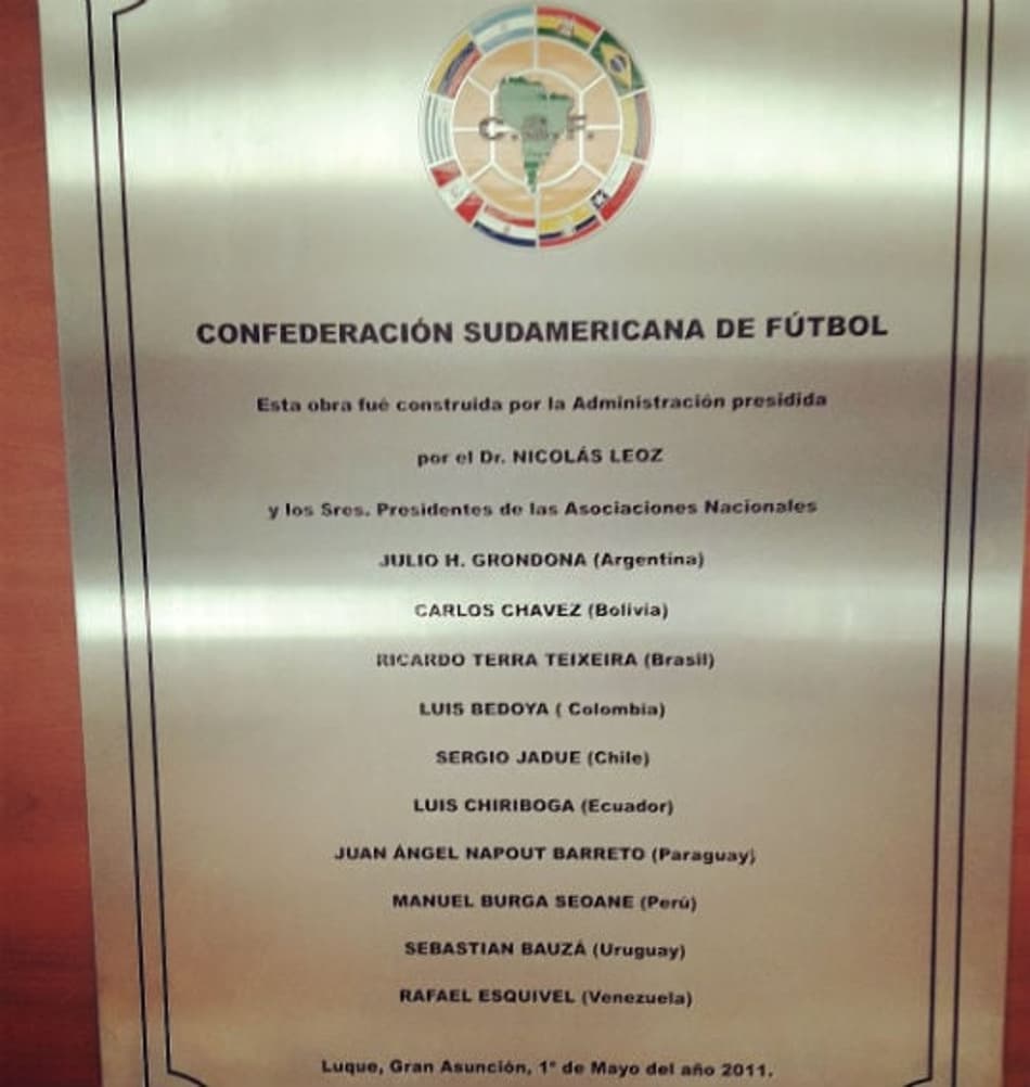 Placa em hotel da Conmebol
