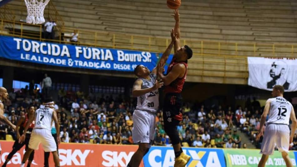 Flamengo bate o Bauru e assume a vice-liderança do NBB