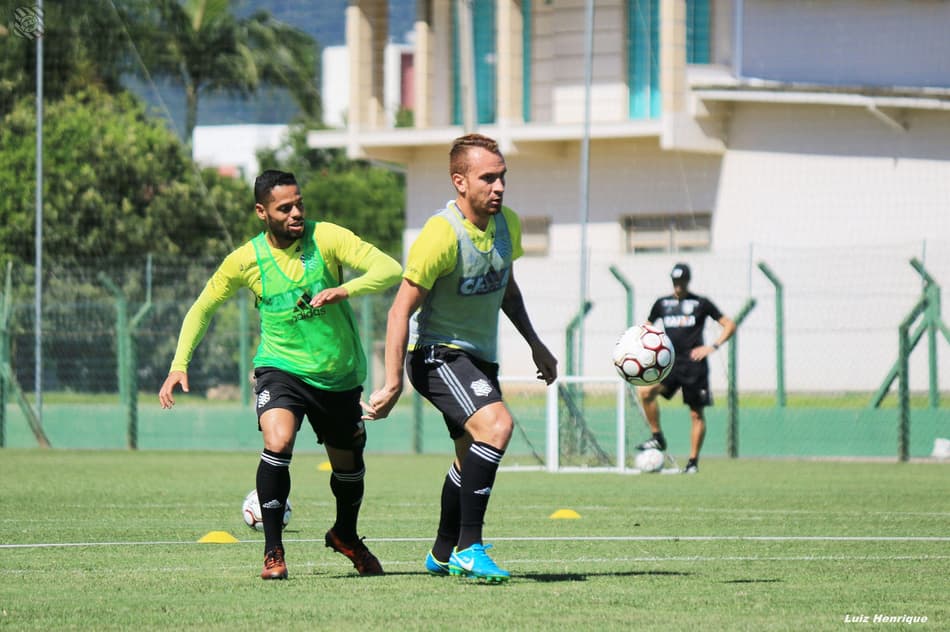 Zé Love pretende se destacar no Figueirense na próxima temporada