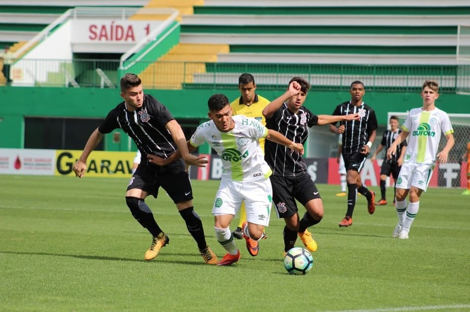 Destaque nas categorias de base da Chapecoense, Bruno Silva treinará com o elenco profissional