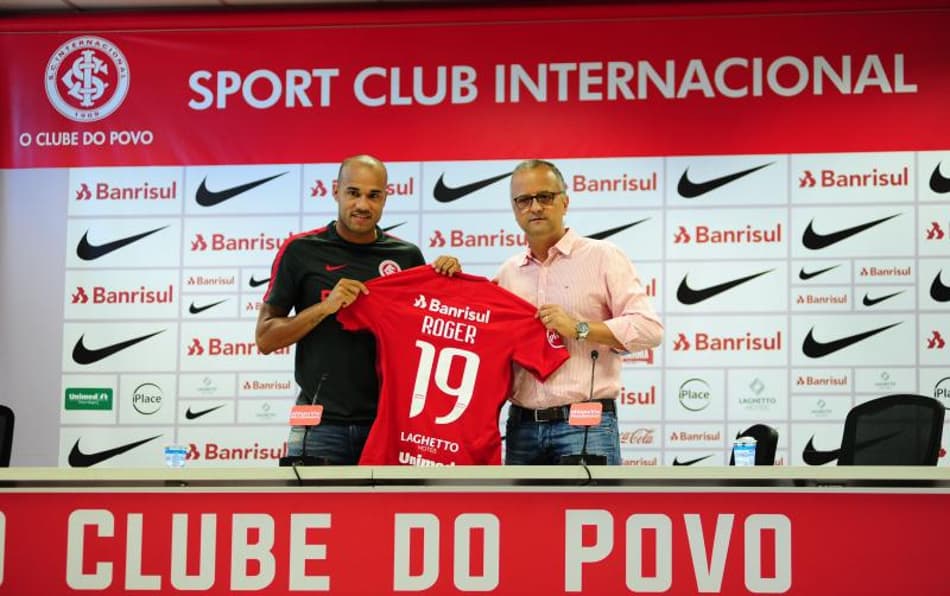 “É a camisa mais pesada que já vesti na carreira”, afirma Roger