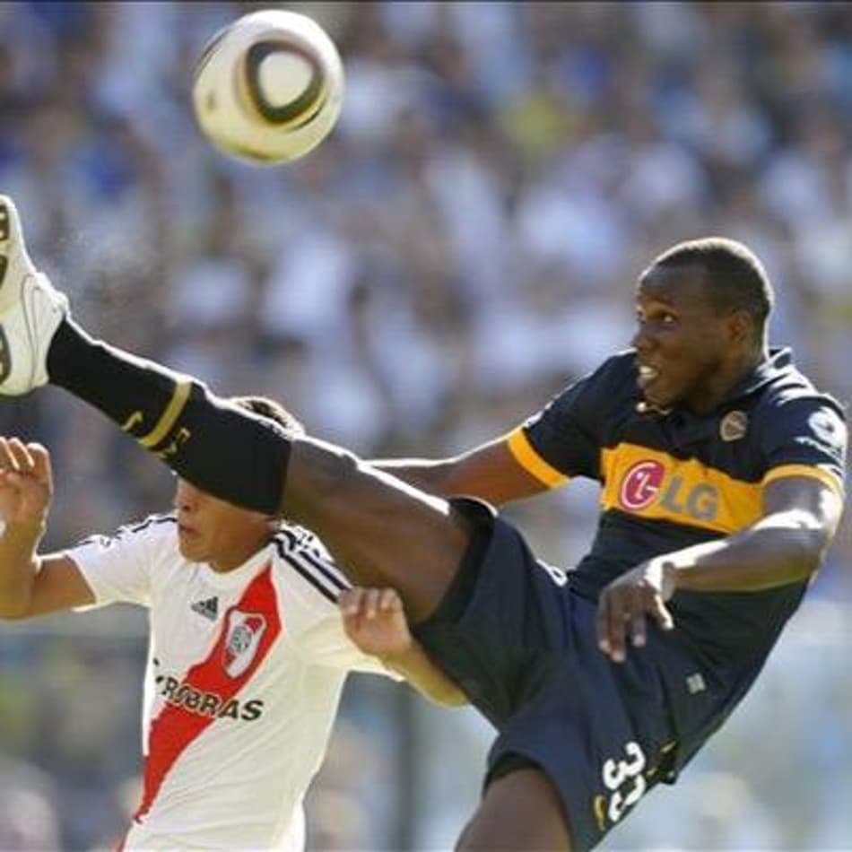 Zagueiro ex-Boca Juniors é motivo de interesse de clube brasileiro