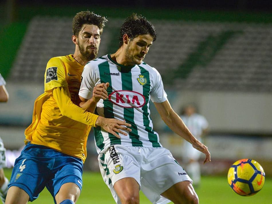 Vitória de Setúbal abre vantagem mas sede empate ao Estoril
