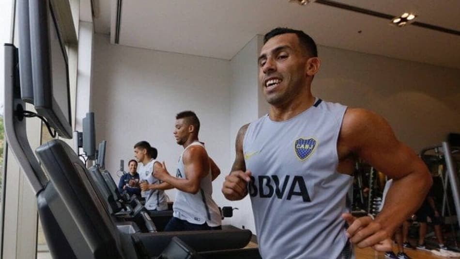 Tévez volta ao Fuerte Apache e marca golaço em pelada; Confira