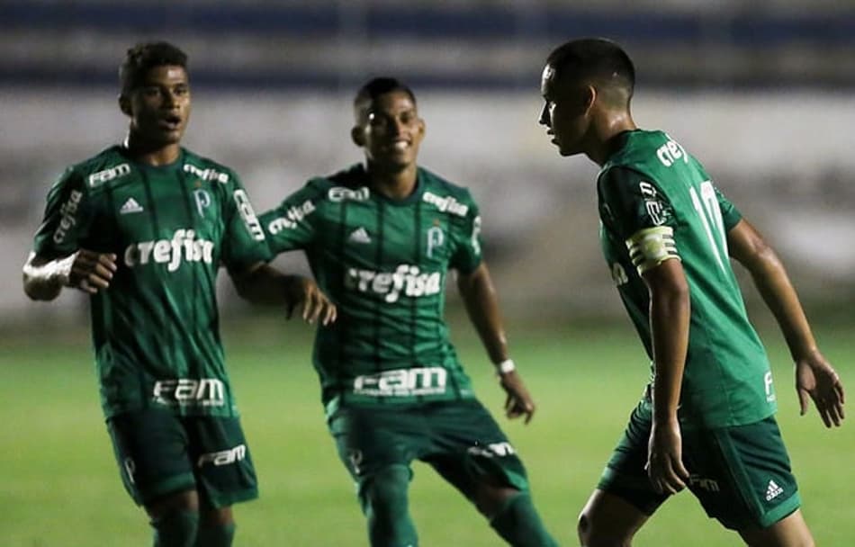 Com gols de Fernando e Alanzinho, Verdão goleia e já avança na Copinha