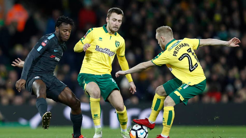 Com brasileiros, Chelsea empata com Norwich e não avança na FA Cup