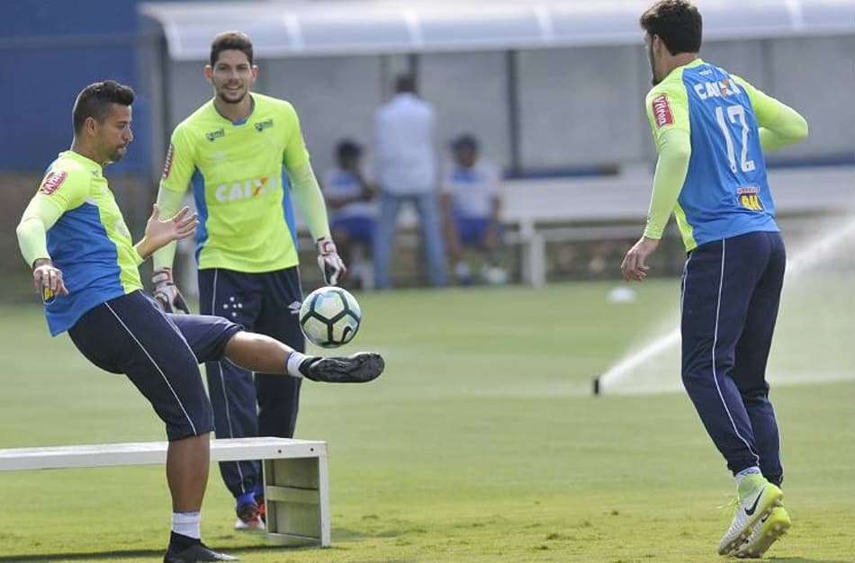 Na Toca II, goleiros celestes treinam pesado neste sábado