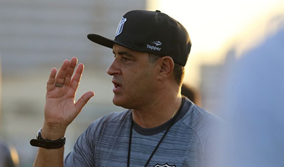 Preocupado com o calendário, Marcelo Chamusca quer rodar elenco do Ceará