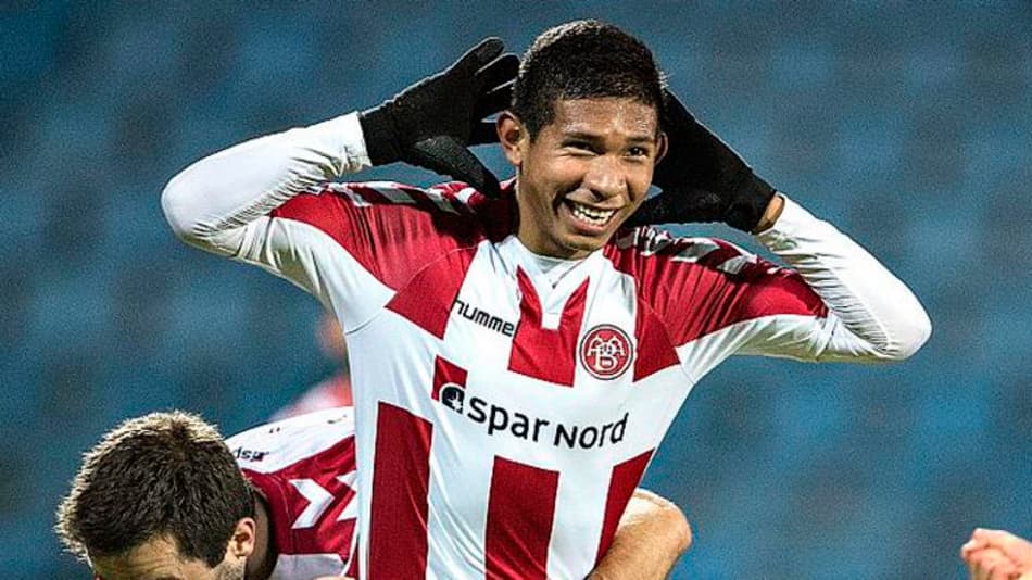 Meia peruano pode virar companheiro de ex-Corinthians na Espanha