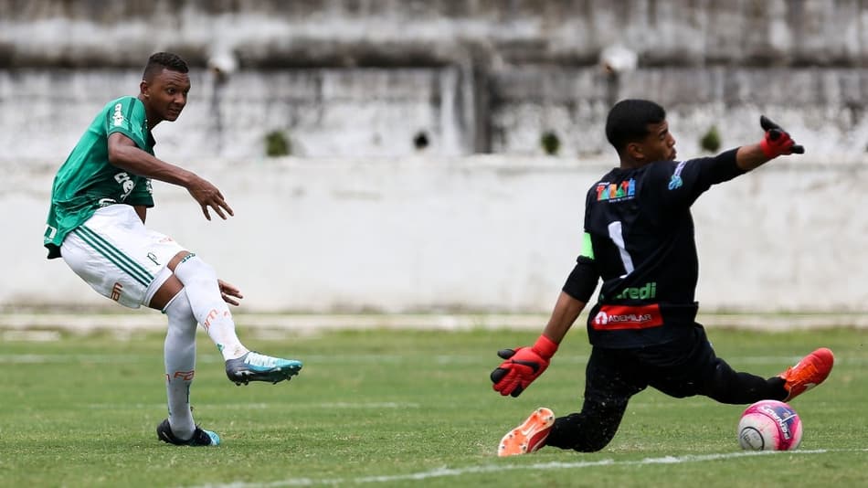 Palmeiras inscreve lateral-esquerdo da Copinha no Campeonato Paulista