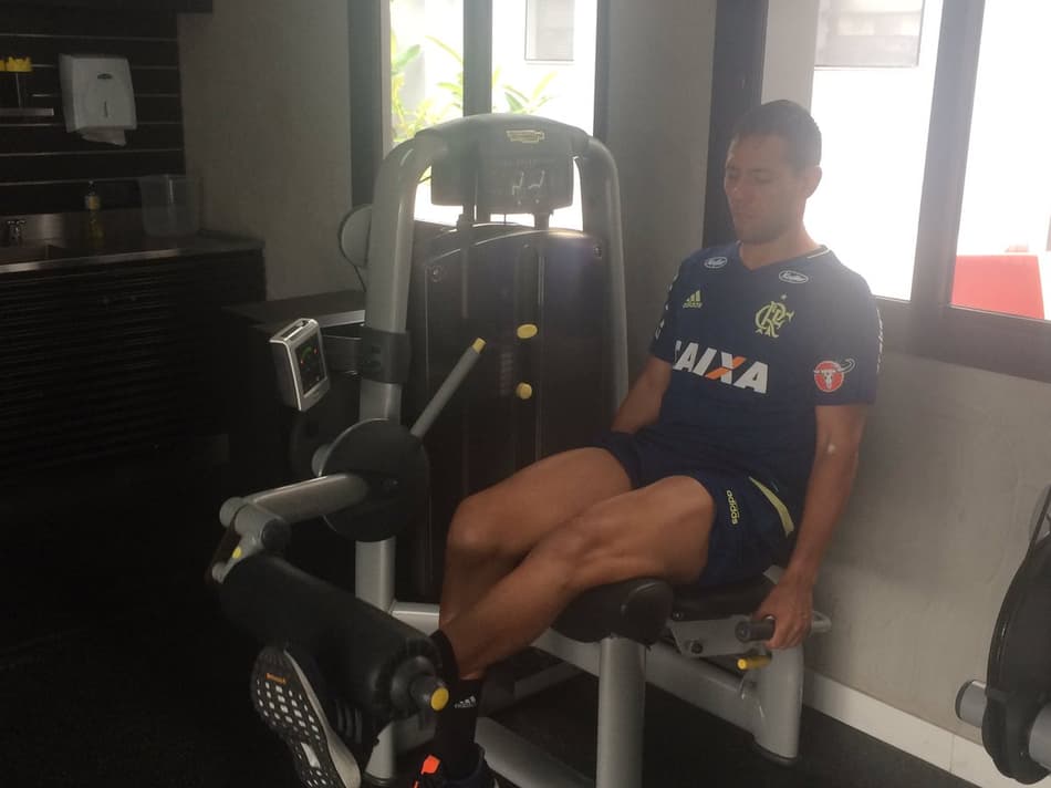 Diego Alves faz atividades no Ninho e entra em fase final da recuperação