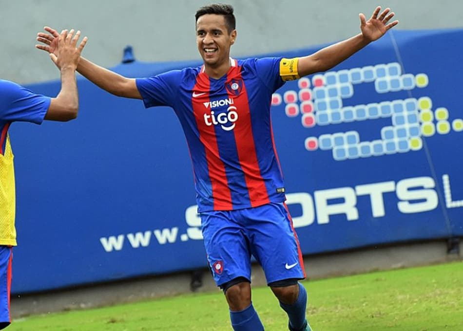 Sétimo gringo!? Meia paraguaio diz estar por detalhes para ir ao Vasco