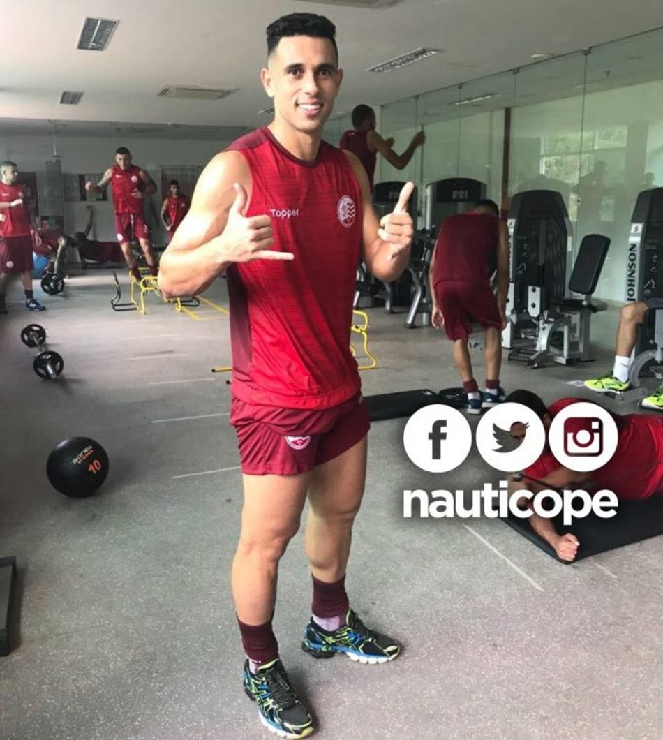 Após transferência frustrada, Timbó se reapresenta no Náutico